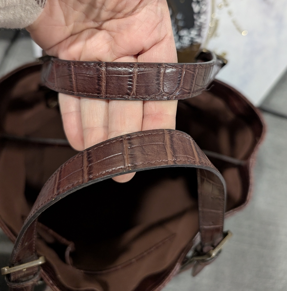 The Limited Large Embossed Tote Bag - Picture 7 of 11